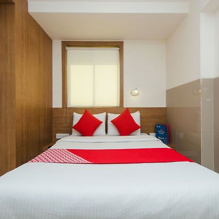Oyo 8207 Vashi Hotel นาวีมุมไบ ภายนอก รูปภาพ