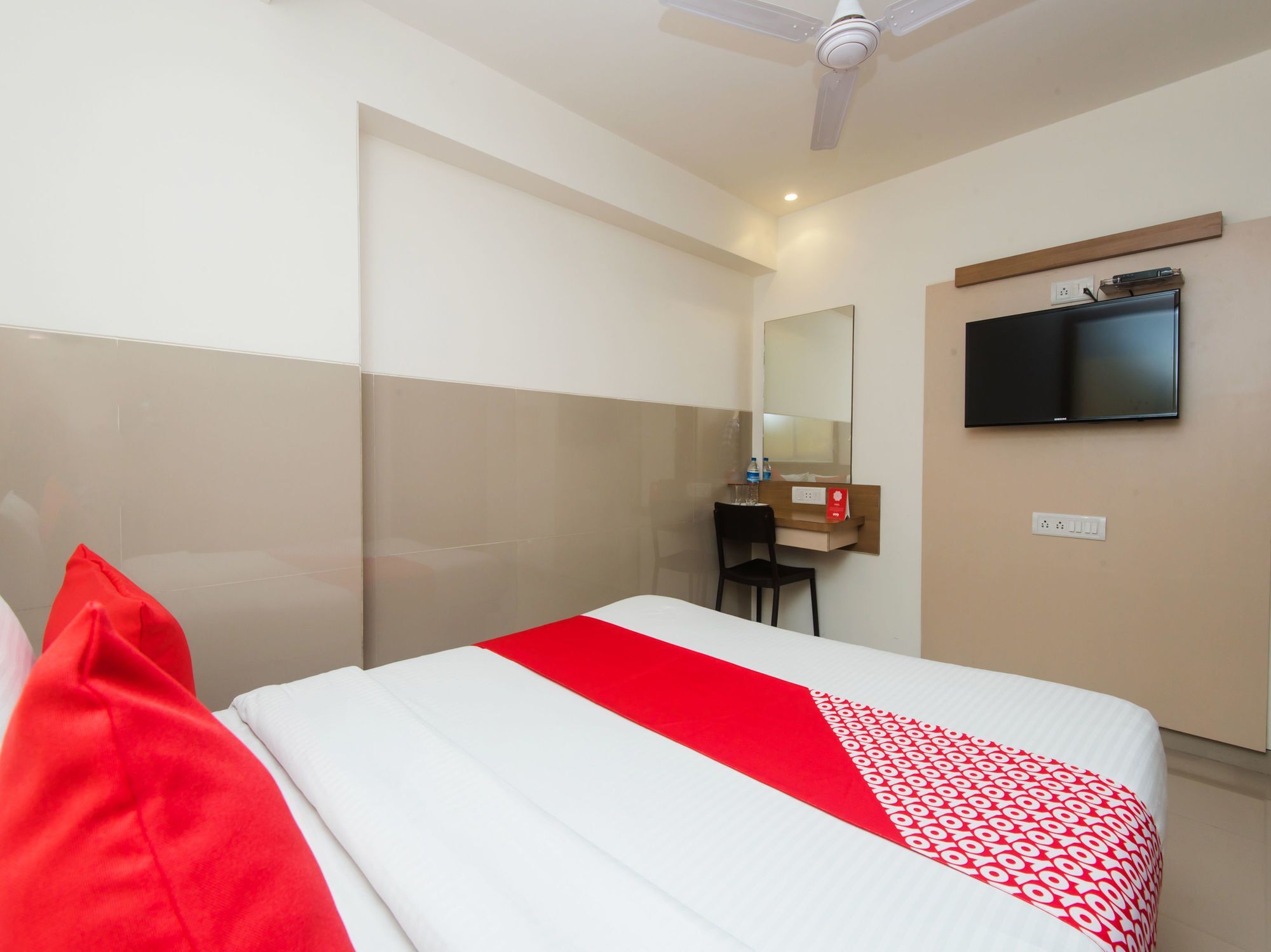 Oyo 8207 Vashi Hotel นาวีมุมไบ ภายนอก รูปภาพ