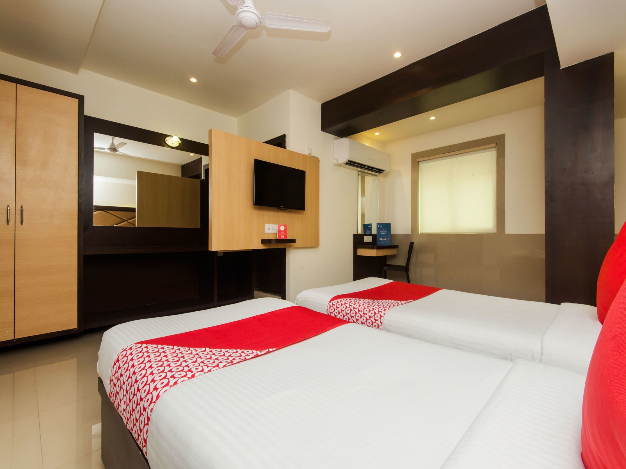 Oyo 8207 Vashi Hotel นาวีมุมไบ ภายนอก รูปภาพ